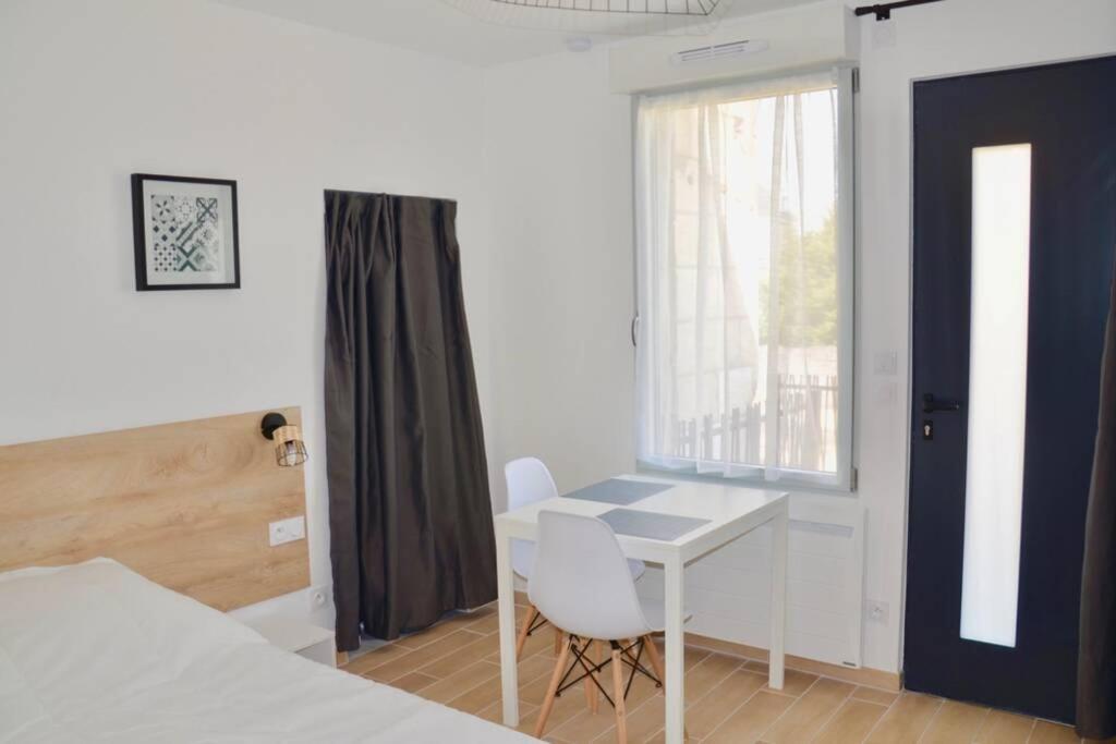 Superbe studio idéalement situé ! Avoine Esterno foto